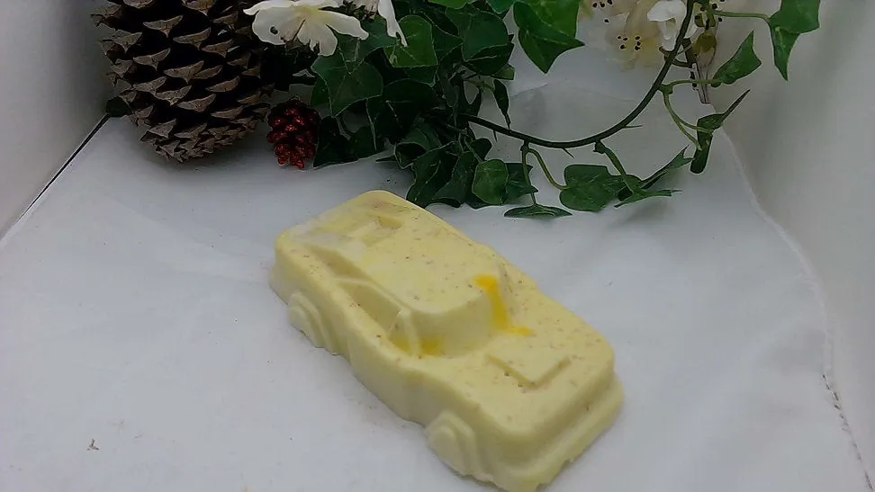 Lemongrass and Vanilla Car infused in Oatmeal Soap